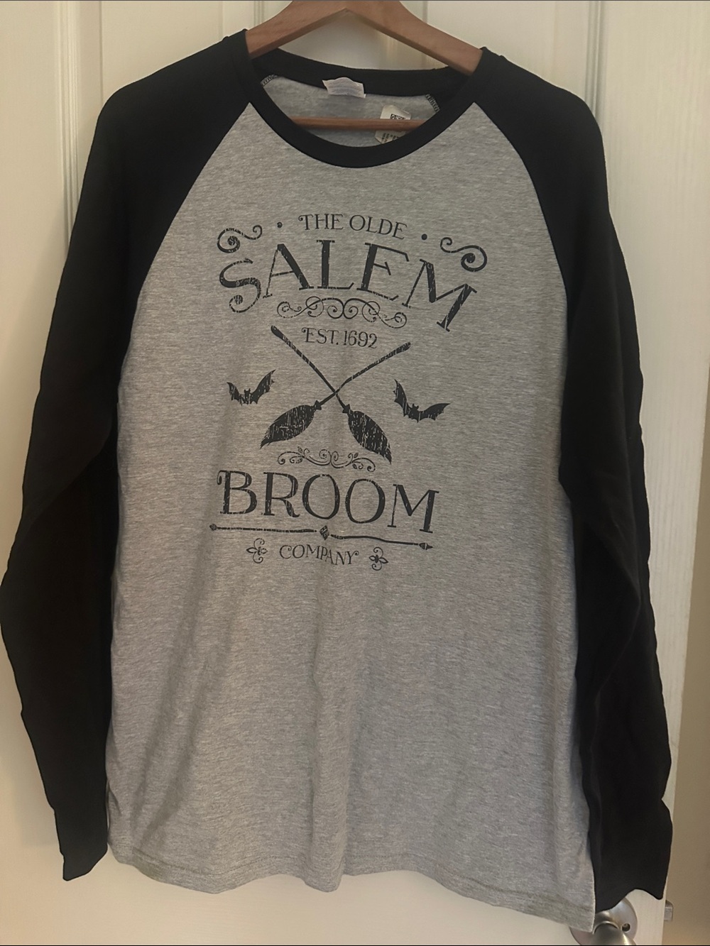 The Olde Salem Broom Company Women's Raglan Long-Sleeve Tee - Black/Gray